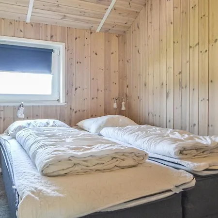 Beautiful In W/ Sauna And 4 Bedrooms 度假居 *