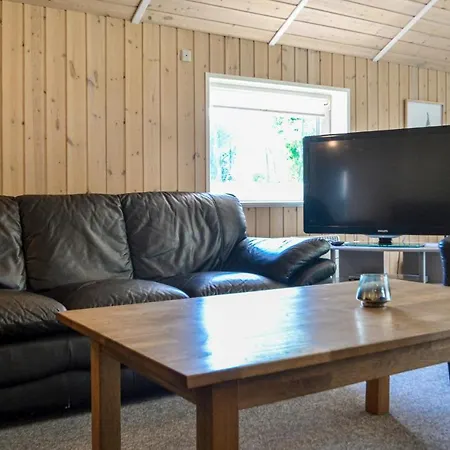 Beautiful In W/ Sauna And 4 Bedrooms 度假居 *