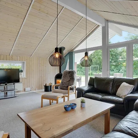 Beautiful In W/ Sauna And 4 Bedrooms *