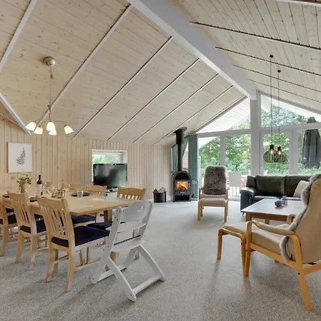 Beautiful In W/ Sauna And 4 Bedrooms 度假居 *